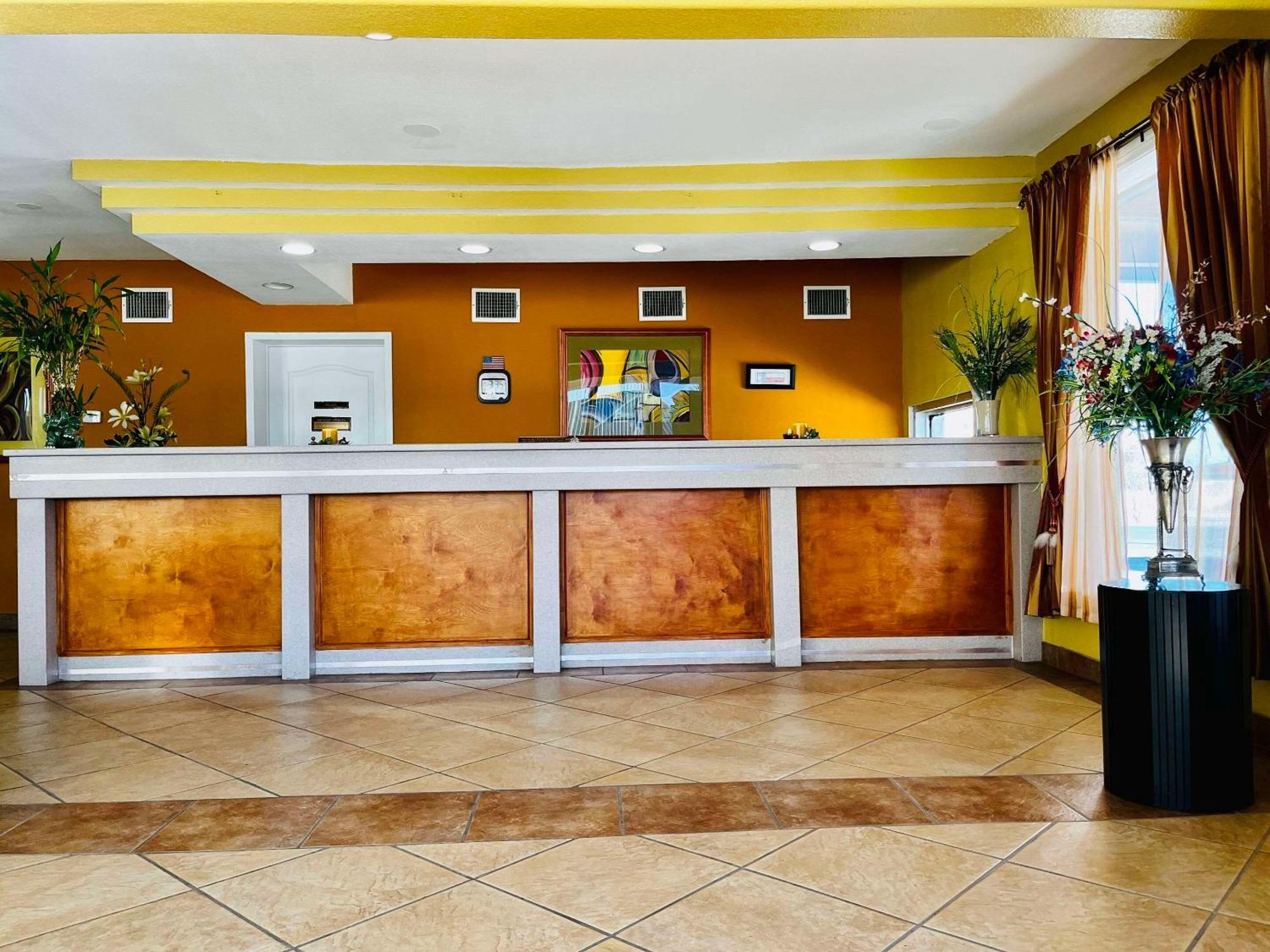 Econo Lodge Del Rio Zewnętrze zdjęcie